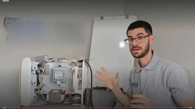 Image of the instructor in a practical course lesson 2
