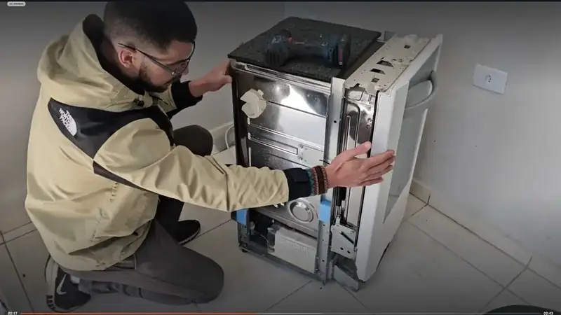 Image of the instructor in a practical course lesson 35
