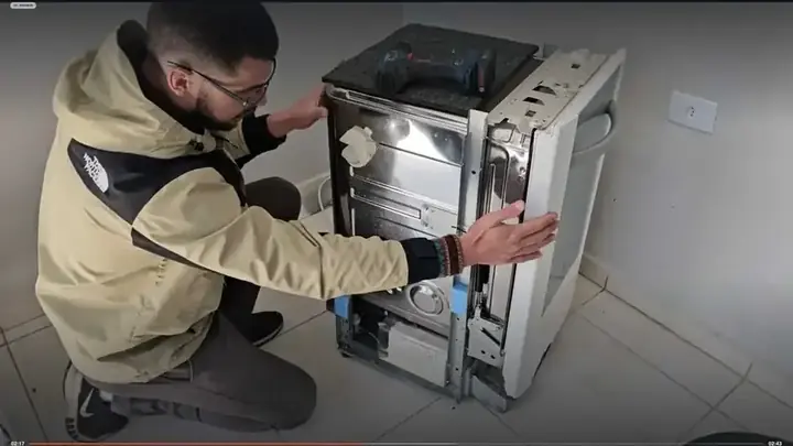 Image of the instructor in a practical course lesson 35